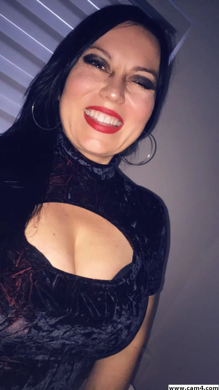 YvetteMature image 0